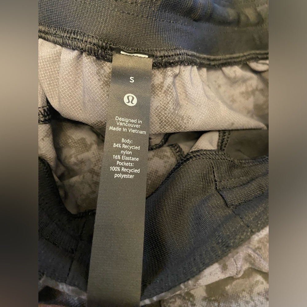 Men’s Lululemon shorts - Picture 4 of 15